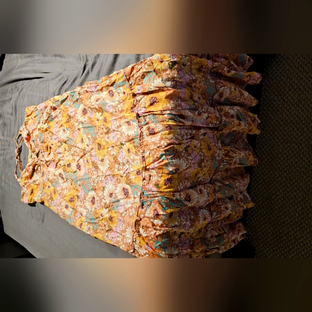 Size:M Brand: Liberty love Color:  it's a mix of colors